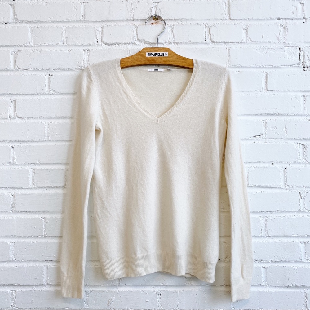 UNIQLO cream V neck 100% cashmere sweater